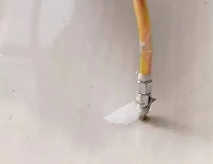 桑日瓷砖空鼓维修公司专业解答在瓷砖铺贴过程中，如果使用的砂料过粗（如全部使用了粗砂），可能会导致以下问题